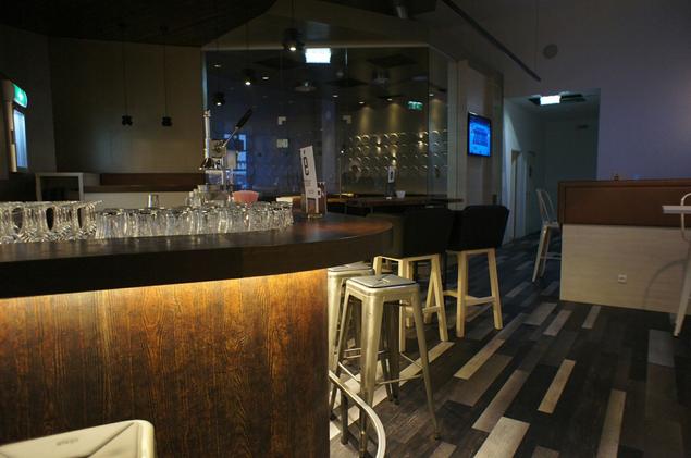 Maty dekoracyjne z tworzyw sztucznych jako dekoracje wnętrz restauracji