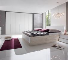 Jak urządzić sypialnię? Akacjowe łóżko drewniane